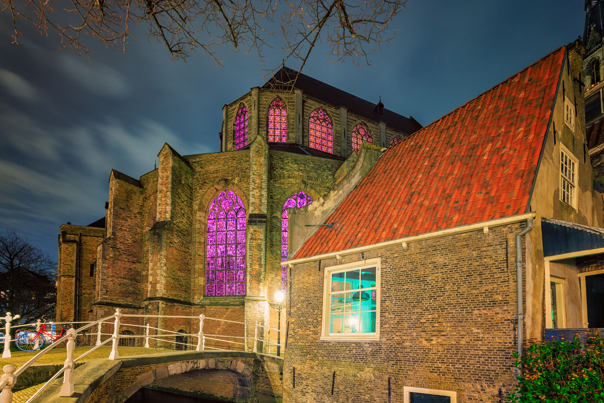 De Nieuwe Kerk in de stad Delft, in de Nederlandse provincie Zuid-Holland, is een kerkgebouw aan de Markt in het centrum van de stad. De toren is met 108,75 meter na de Domtoren in Utrecht de hoogste kerktoren van Nederland. De kerk is verder bekend vanwege het Praalgraf van Willem van Oranje. Onder het praalgraf bevindt zich de grafkelder van Oranje-Nassau, de grafkelder van het Koninklijk Huis.