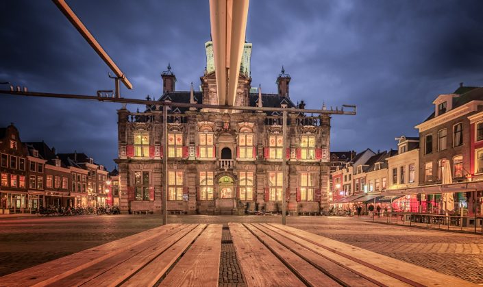 Het stadhuis van Delft, in de Nederlandse provincie Zuid-Holland, staat aan de Markt tegenover de Nieuwe Kerk. De eerste bouw van het stadhuis dateert van 1200. In 1400 werd het her- of verbouwd. Het gebouw overleefde de grote stadsbrand van 1536, maar op 4 maart 1618 brandde het stadhuis af. Daarna werd het naar een ontwerp van Hendrick de Keyser in 1618-1620 herbouwd rondom het oudste gebouw dat Delft tegenwoordig nog heeft: een belfort genaamd het Oude Steen.
