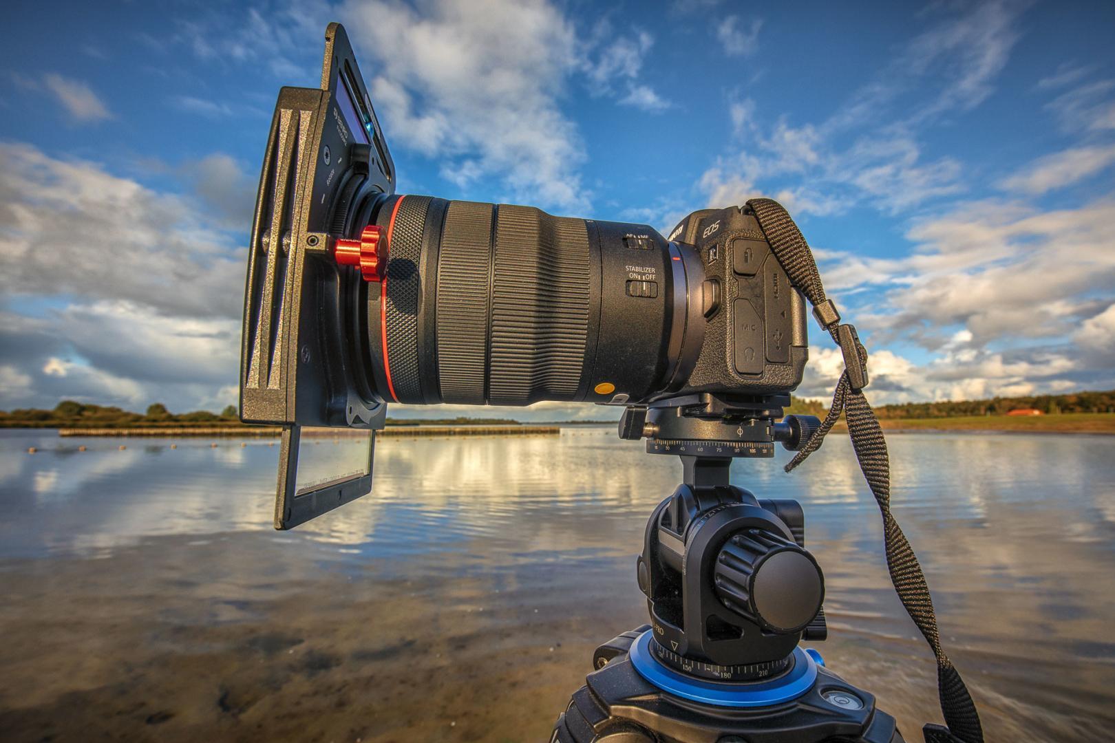 De Canon RF 15-35mm f/2.8 L IS op een Canon EOS R met het Benro 100mm Master Series filter systeem