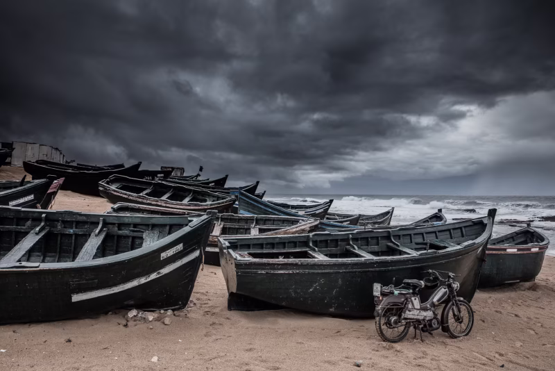 Boten op het strand van Casablanca in Marokko