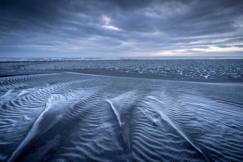 Mooie structuren op het stand bij Diamond Beach op IJsland