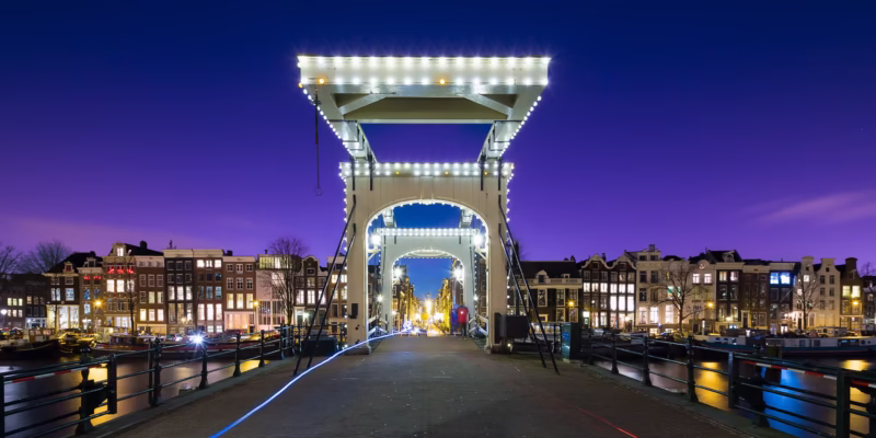 De magere Brug in Amsterdam in de nacht
