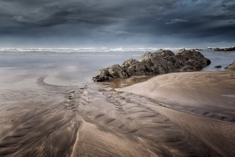 Het strand van Casablanca in Marokko tijdens een storm