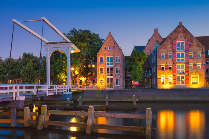 De ophaalbrug over de gracht in Zwolle