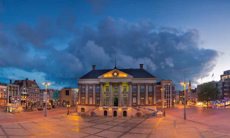 Het stadhuis van Groningen op de Grote Markt