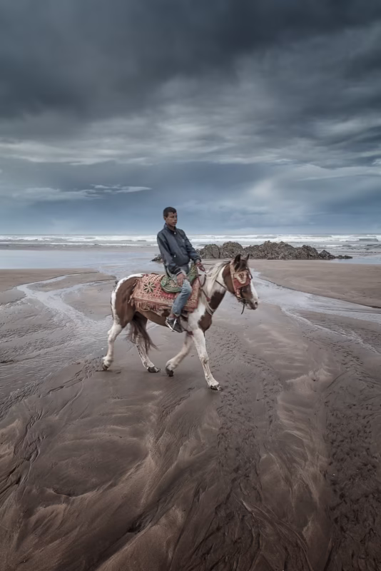 Paardrijden op het strand van Casablanca in Marokko