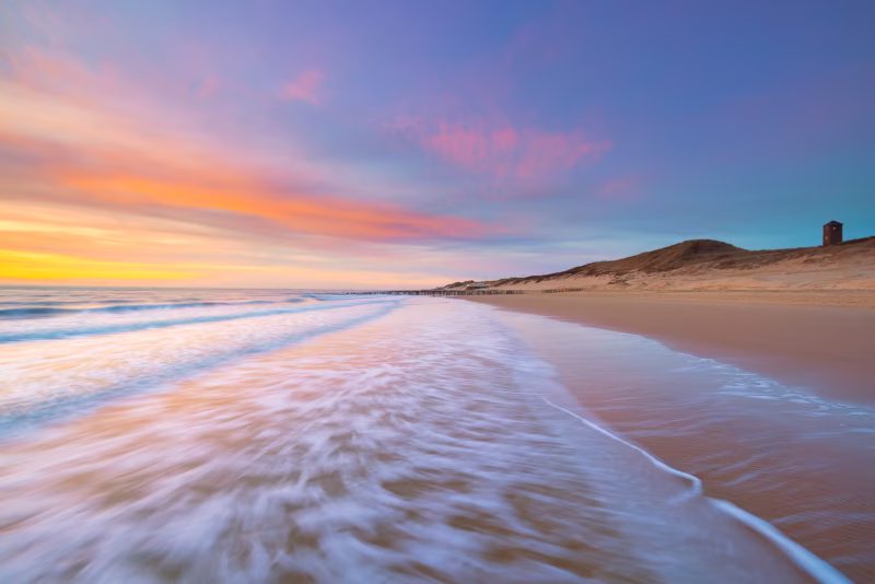 Zonsondergang aan zee op het strand van Zoutelande