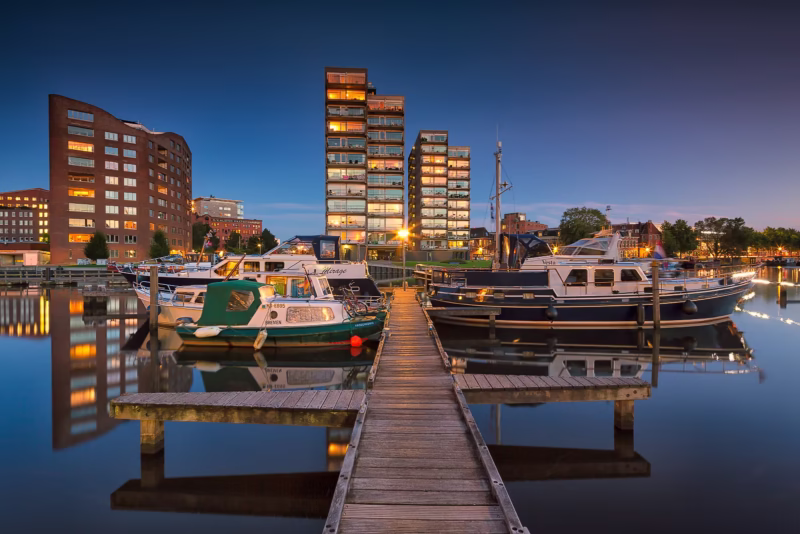De Zuiderhaven in Groningen in de nacht