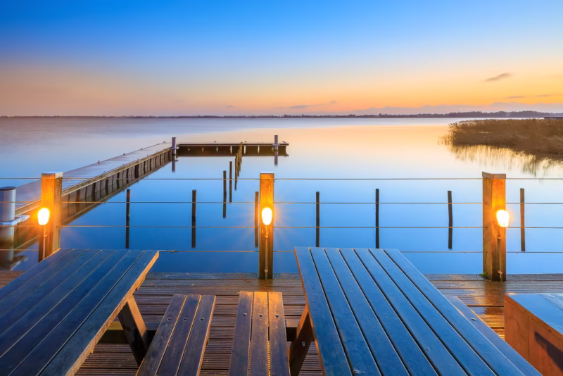 Zonsopkomst boven het Zuidlaardermeer op een kalme ochtend
