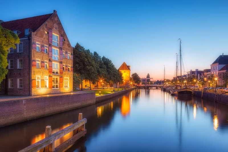 De Grachten van Zwolle in de nacht